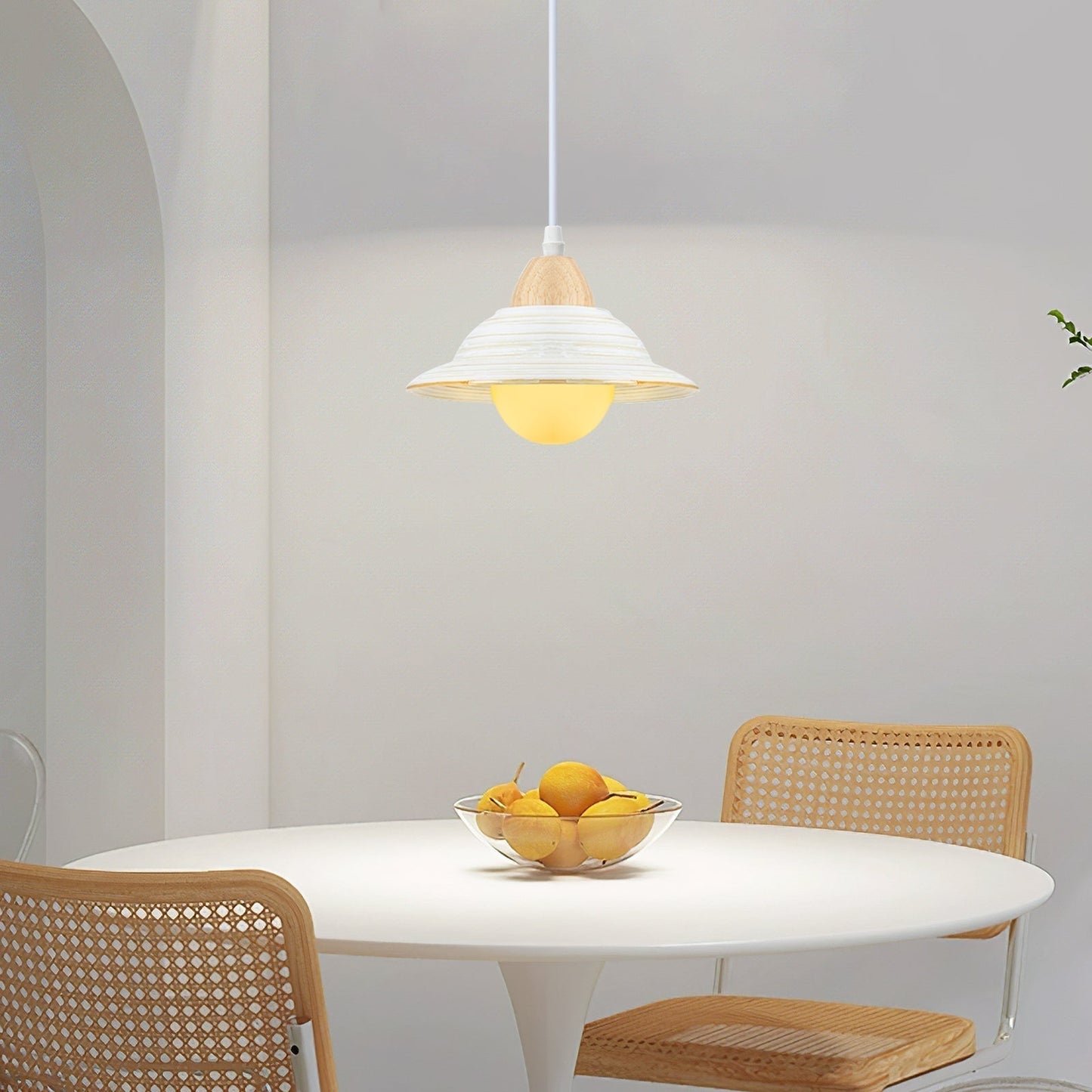 Retro hoedvorm wit keramiek hanglamp