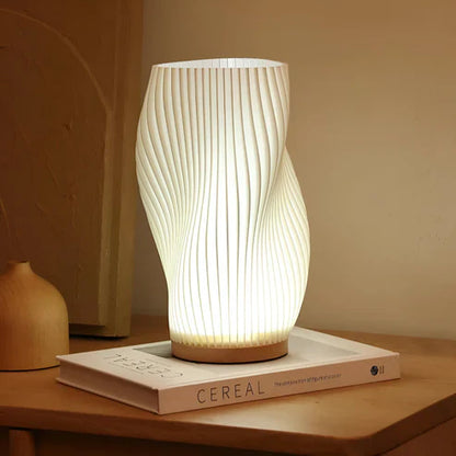 DreamWave - moderne crèmekleurige 3D golflamp met elegante metalen voet