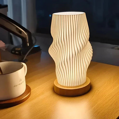 DreamWave - moderne crèmekleurige 3D golflamp met elegante metalen voet