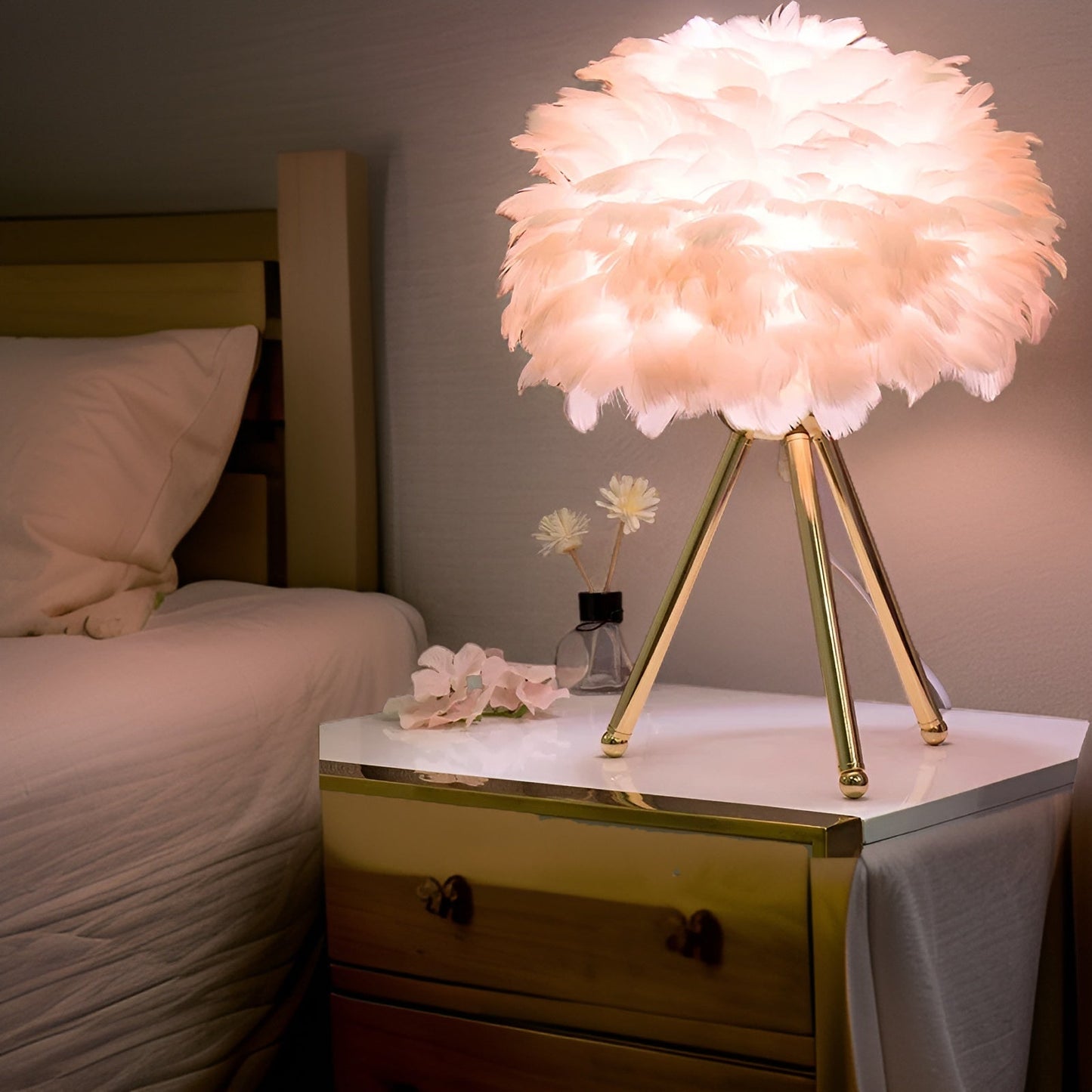 Feather Glow - handgemaakte tafellamp van struisvogelveren voor een romantische sfeer