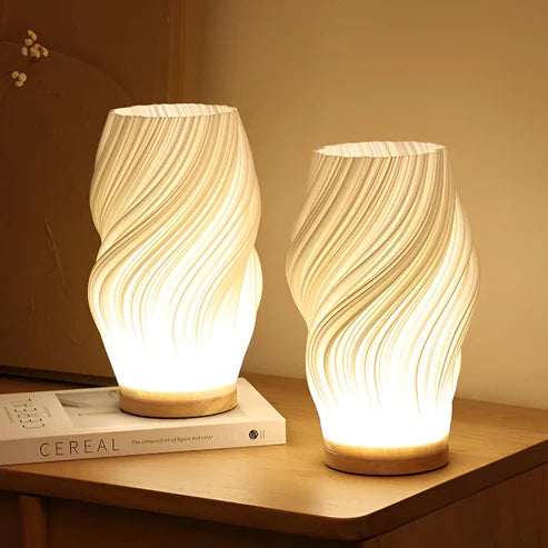 DreamWave - moderne crèmekleurige 3D golflamp met elegante metalen voet