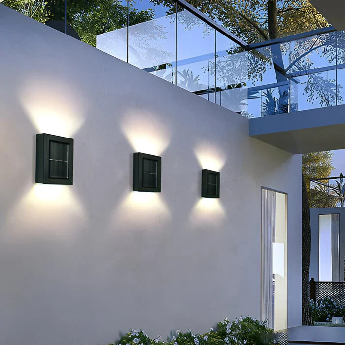 LumiSun wandlamp op zonne-energie - buitenlamp op zonne-energie met twee lichtbundels