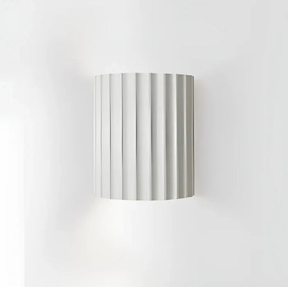 Gestreepte led wandlamp van kunsthars voor een moderne scandinavische sfeer
