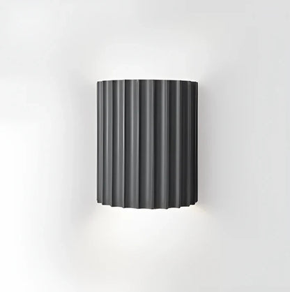Gestreepte led wandlamp van kunsthars voor een moderne scandinavische sfeer