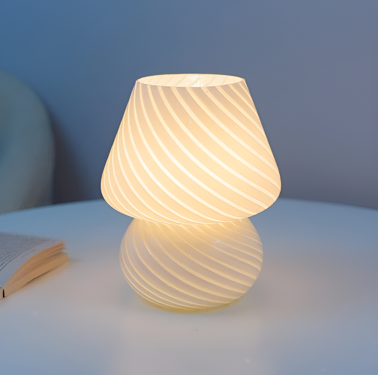Striped Glow - een handgeblazen gestreepte glazen tafellamp