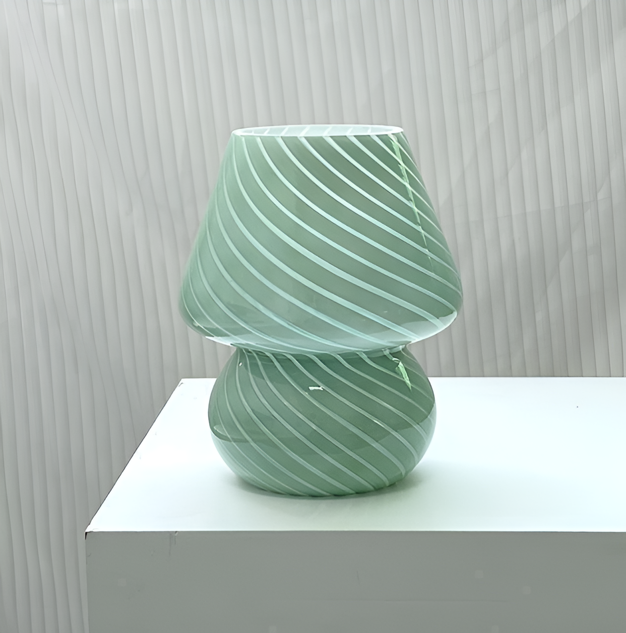 Striped Glow - een handgeblazen gestreepte glazen tafellamp