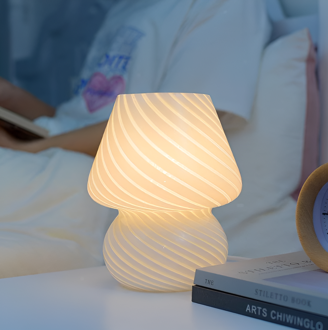 Striped Glow - een handgeblazen gestreepte glazen tafellamp