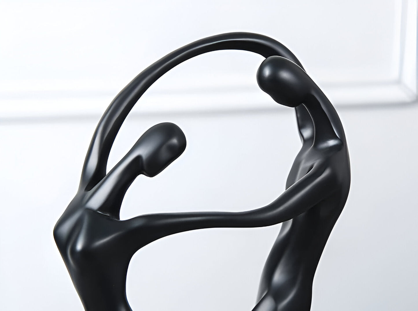 SwayDuo ornament - witte en zwarte dansende hars sculptuur - moderne abstracte kunst