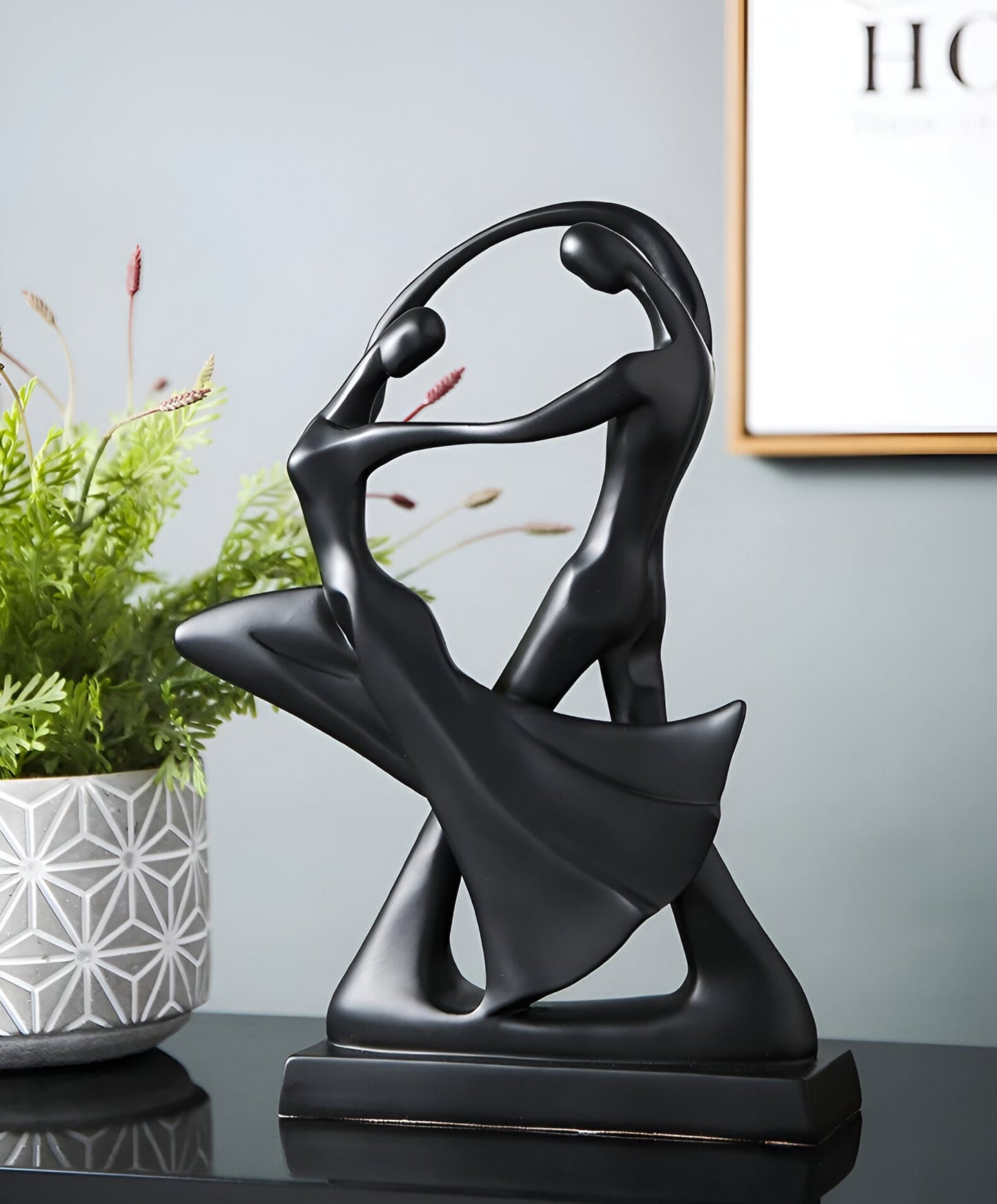 SwayDuo ornament - witte en zwarte dansende hars sculptuur - moderne abstracte kunst
