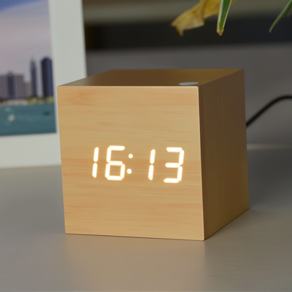 Digitale LED wekker - kubusklok - houten klok