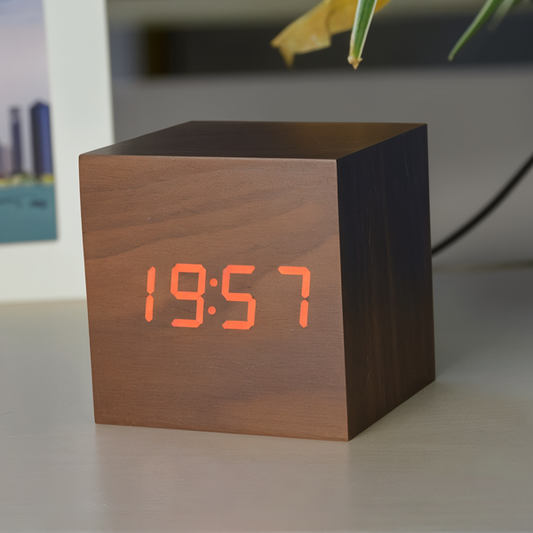 Digitale LED wekker - kubusklok - houten klok