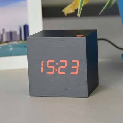 Digitale LED wekker - kubusklok - houten klok