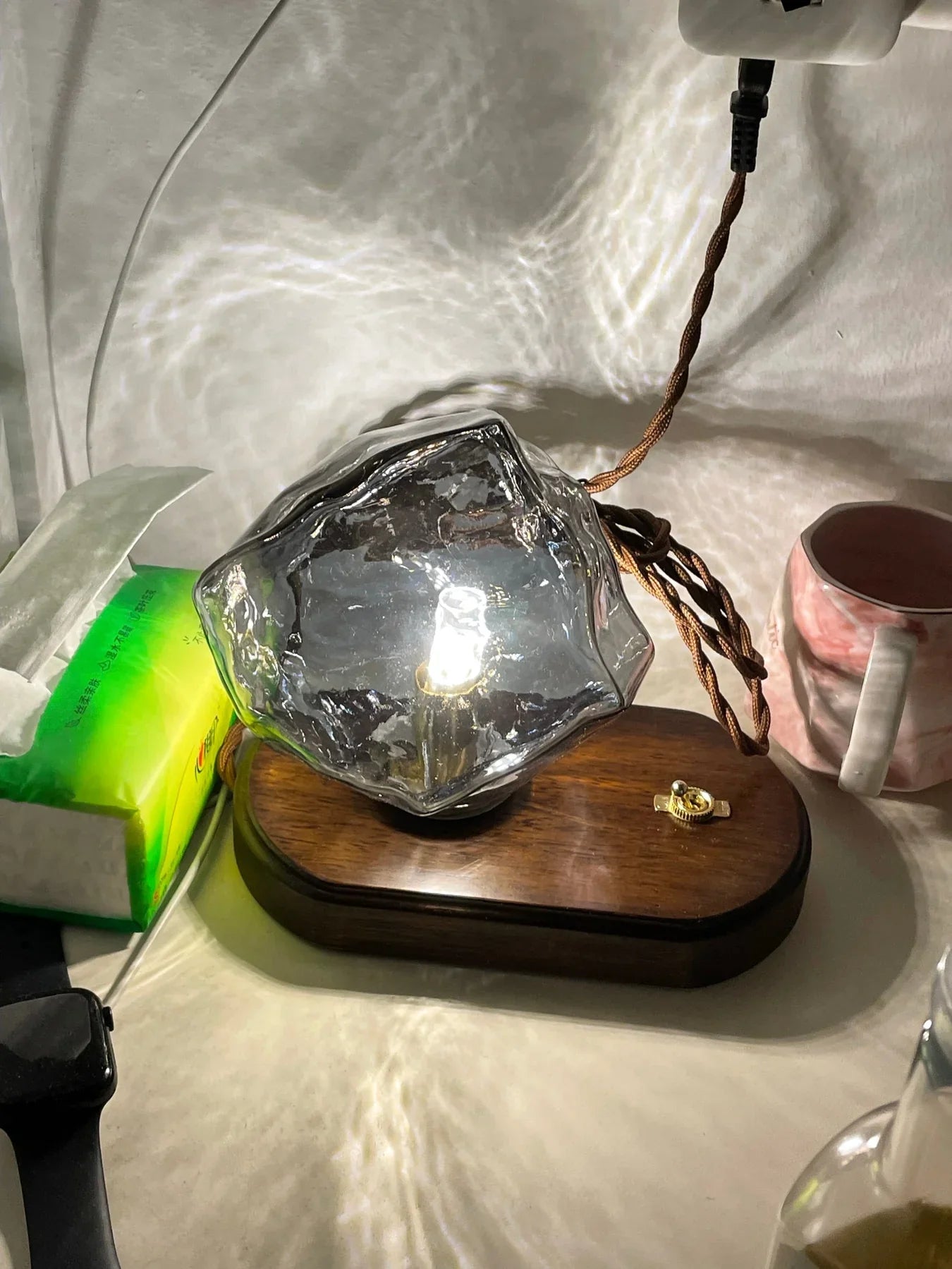 Glazen tafellamp van ijssteen