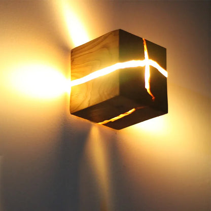SolidWood - kubusvormige wandlamp