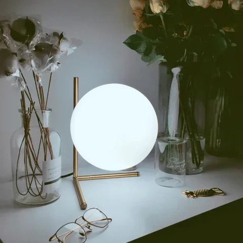 Duidelijke elegantie - moderne minimalistische tafellamp