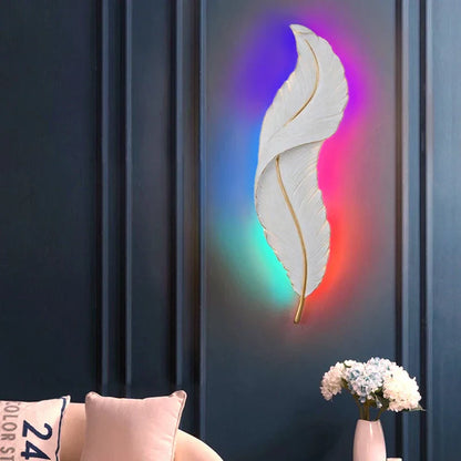 Federaura - moderne vrouwelijke wandlamp met veren