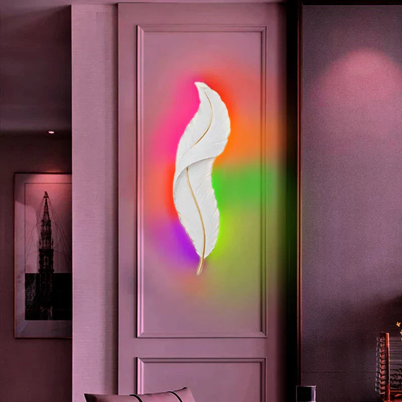 Federaura - moderne vrouwelijke wandlamp met veren