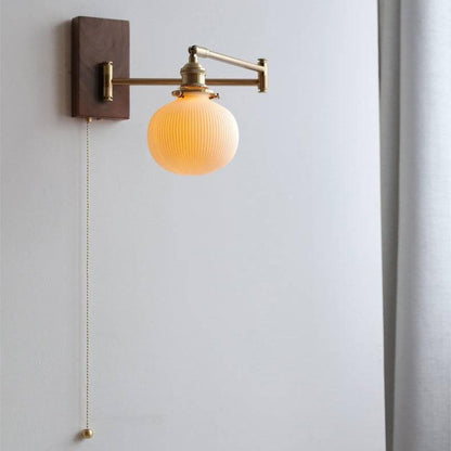 Keramische wandlamp met houten plaat