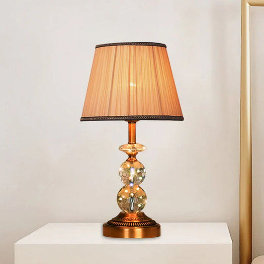 KristalGlow – tischlampe mit konischer form und geschliffenen kristallkugeln